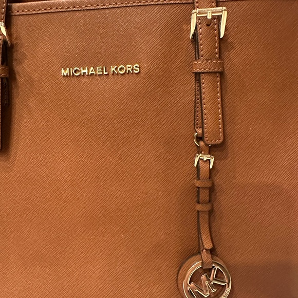 Michael Kors Brown Tote Bag with Timeless Design - Picture 2 of 9